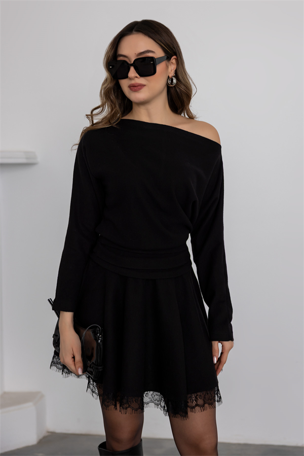 Kayık Yaka Volanlı Elbise - SİYAH