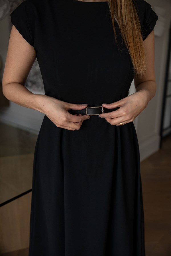 Kemerli Vatkalı Elbise - SİYAH