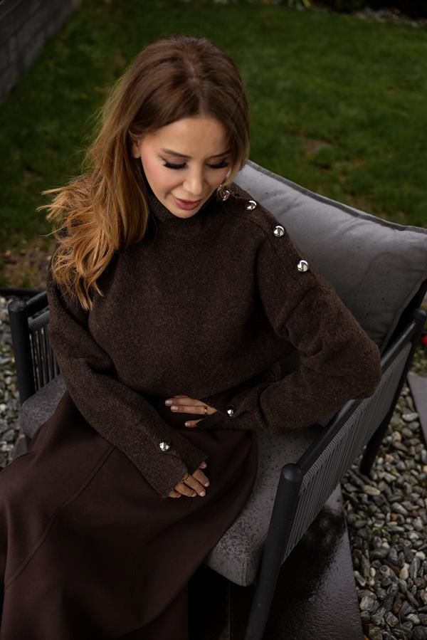 Kol Düğme Kapamalı Yumoş Kazak - KAHVERENGİ