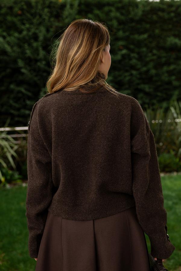 Kol Düğme Kapamalı Yumoş Kazak - KAHVERENGİ