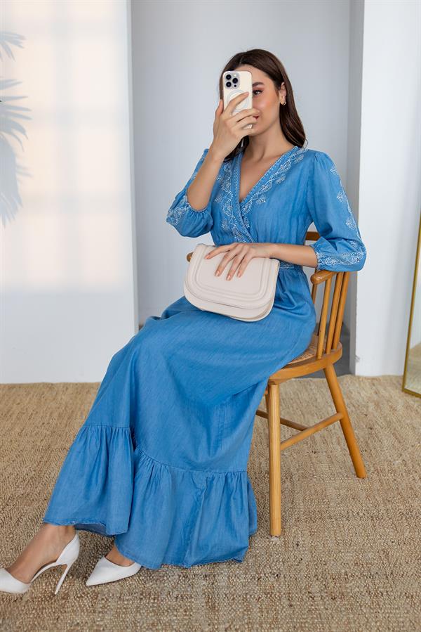 Kruvaze Yaka İşlemeli Elbise - MAVİ