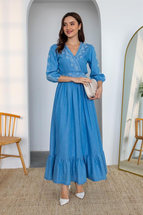 Kruvaze Yaka İşlemeli Elbise - MAVİ