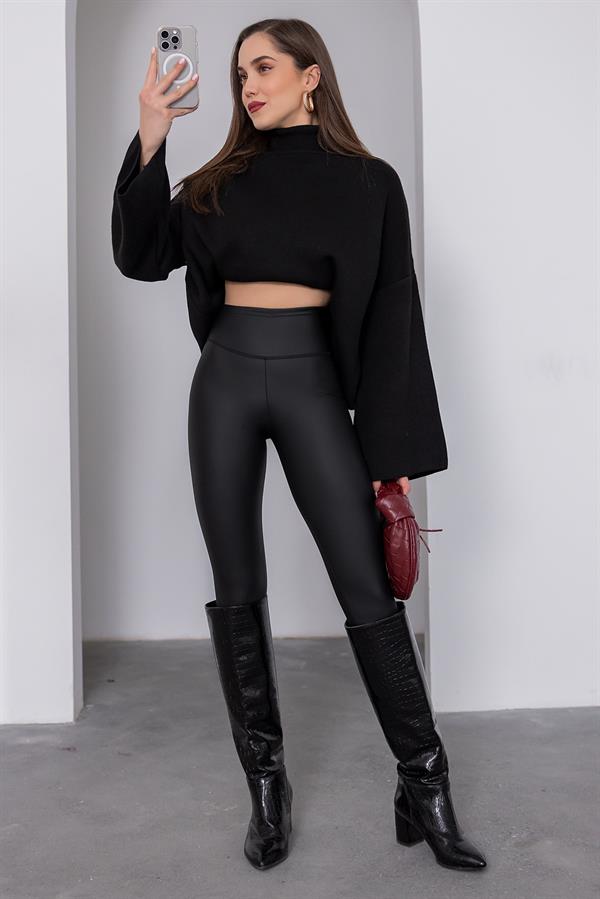 Stretch Matte Faux Leather Leggings - Black