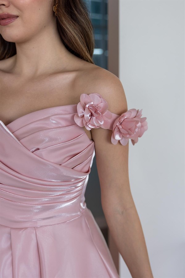 Omuz Gül Detaylı Saten Abiye - PEMBE