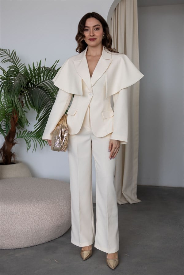 Pelerin Detaylı Blazer Takım - KREM