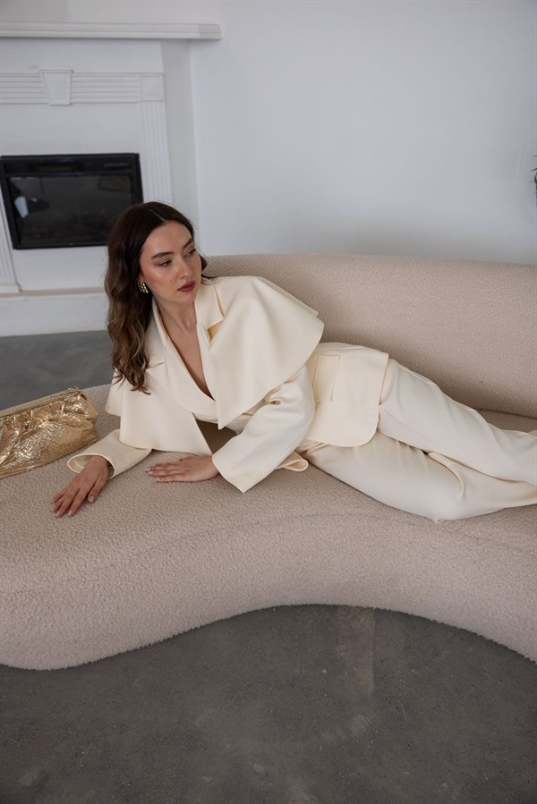 Pelerin Detaylı Blazer Takım - KREM