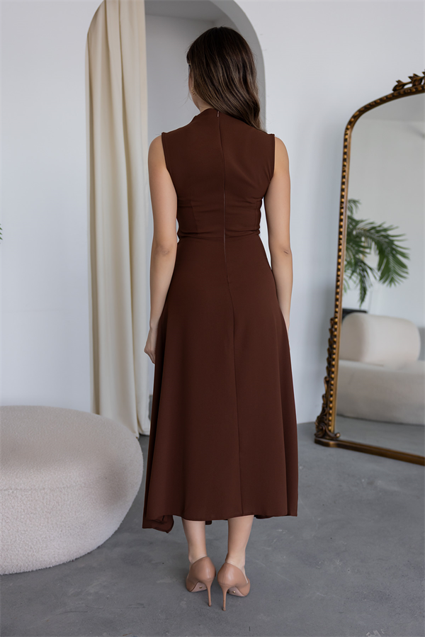 Sıfır Kol Aksesuarlı Elbise - KAHVERENGİ