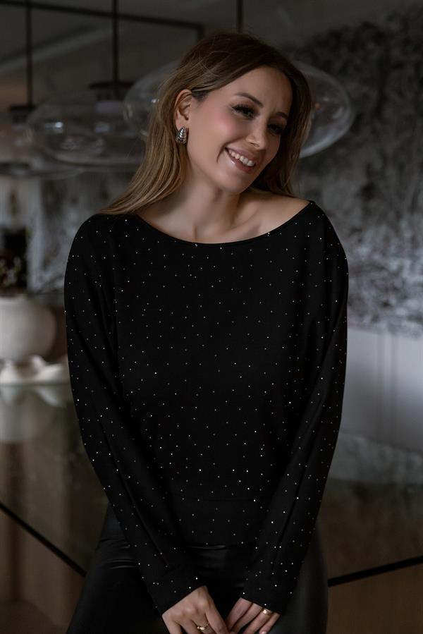 Taşlı Kayık Yaka Bluz - SİYAH