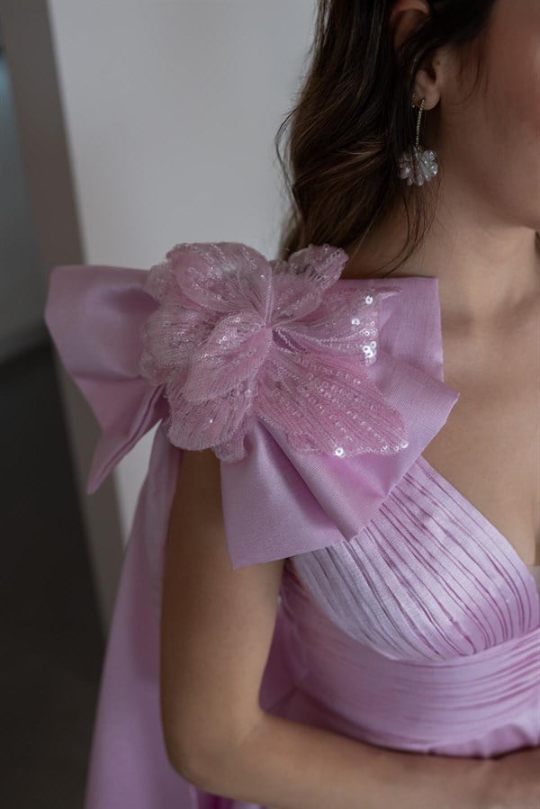Tek Omuz Gül Detaylı Abiye - PEMBE