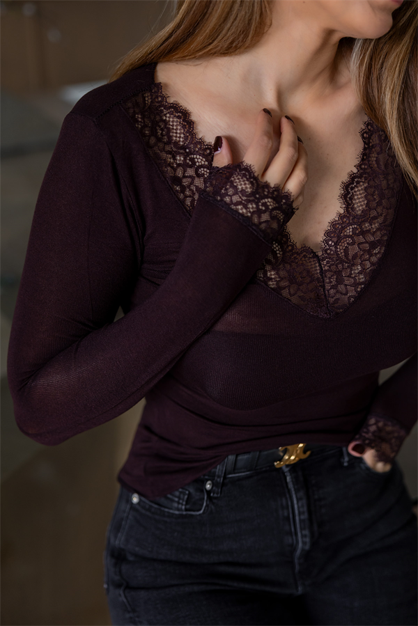V Yaka Dantel Detaylı Bluz - KAHVERENGİ