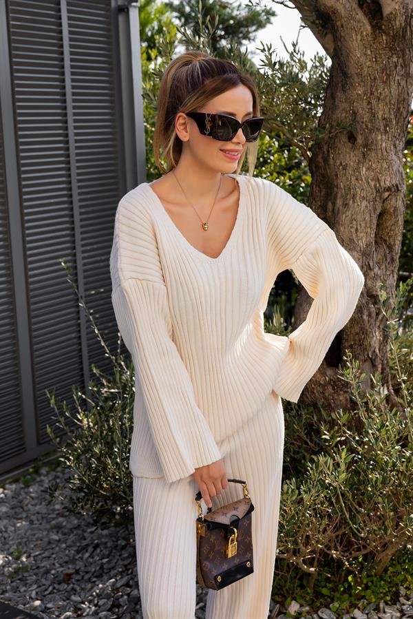 V Yaka Şallı Triko Takım - KREM