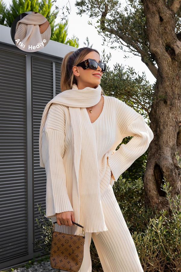 V Yaka Şallı Triko Takım - KREM