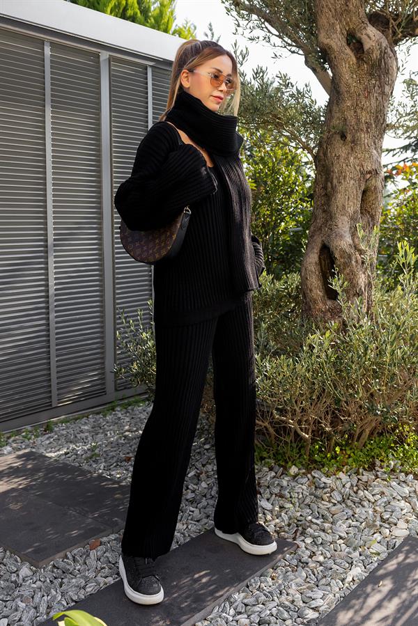 V Yaka Şallı Triko Takım - SİYAH