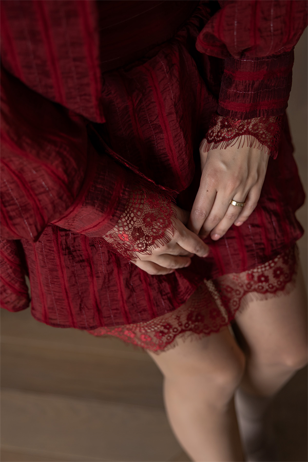 Vatkalı Dantel Detay Elbise - BORDO