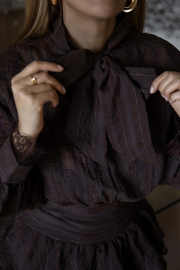 Vatkalı Dantel Detay Elbise - KAHVERENGİ