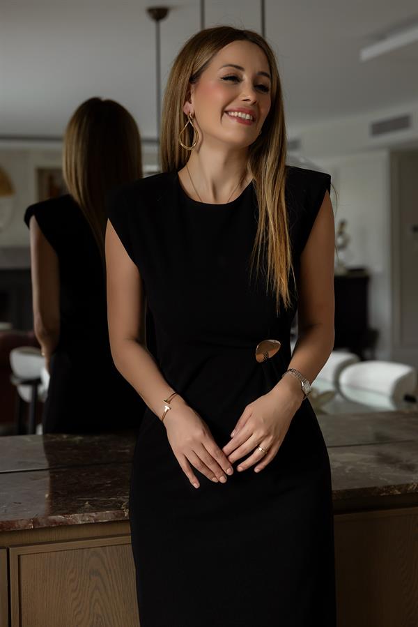 Vatkalı Kalem Elbise - SİYAH