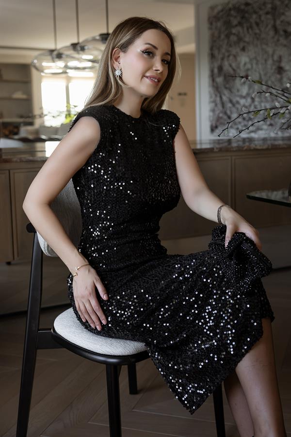 Vatkalı Payetli Elbise - SİYAH