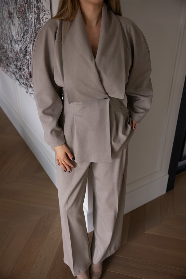 Yaka Detaylı Takım - BEJ