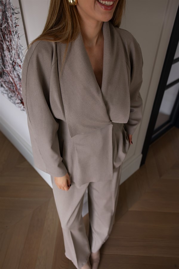 Yaka Detaylı Takım - BEJ