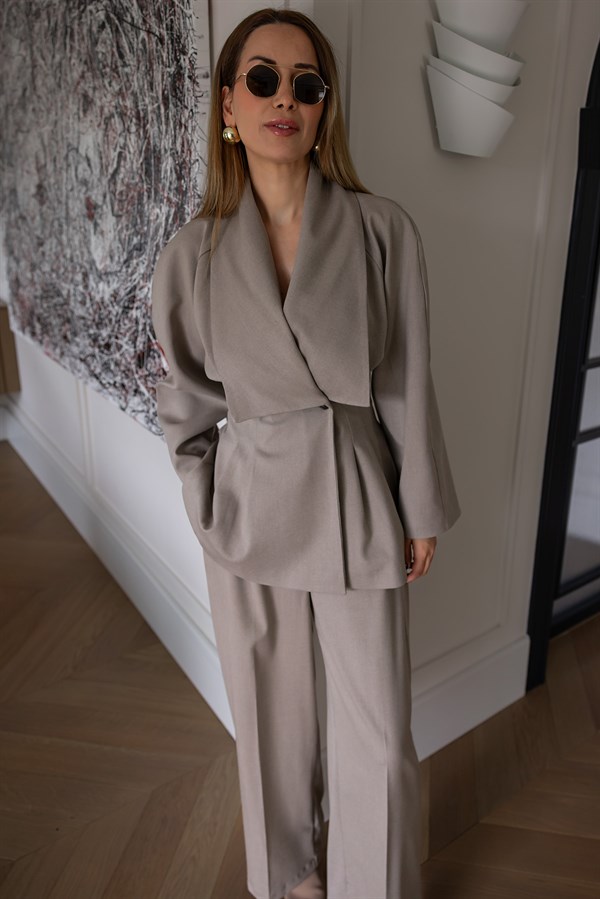 Yaka Detaylı Takım - BEJ