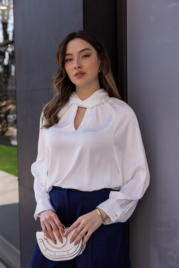 Yaka Düğümlü Saten Bluz - EKRU