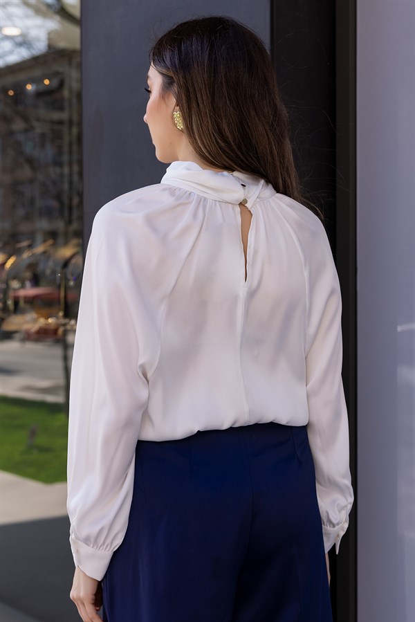 Yaka Düğümlü Saten Bluz - EKRU