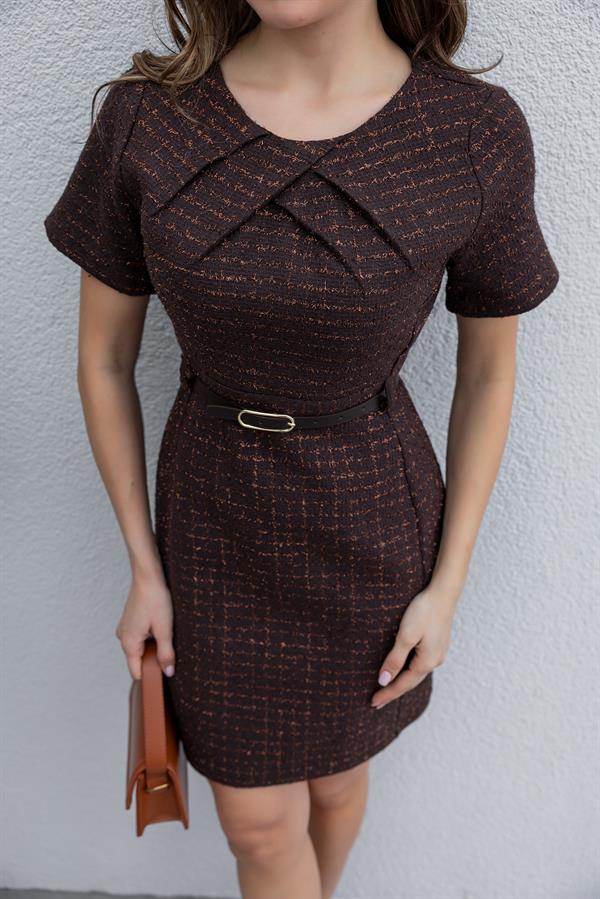 Yaka Pens Detay Tüvit Elbise - KAHVERENGİ