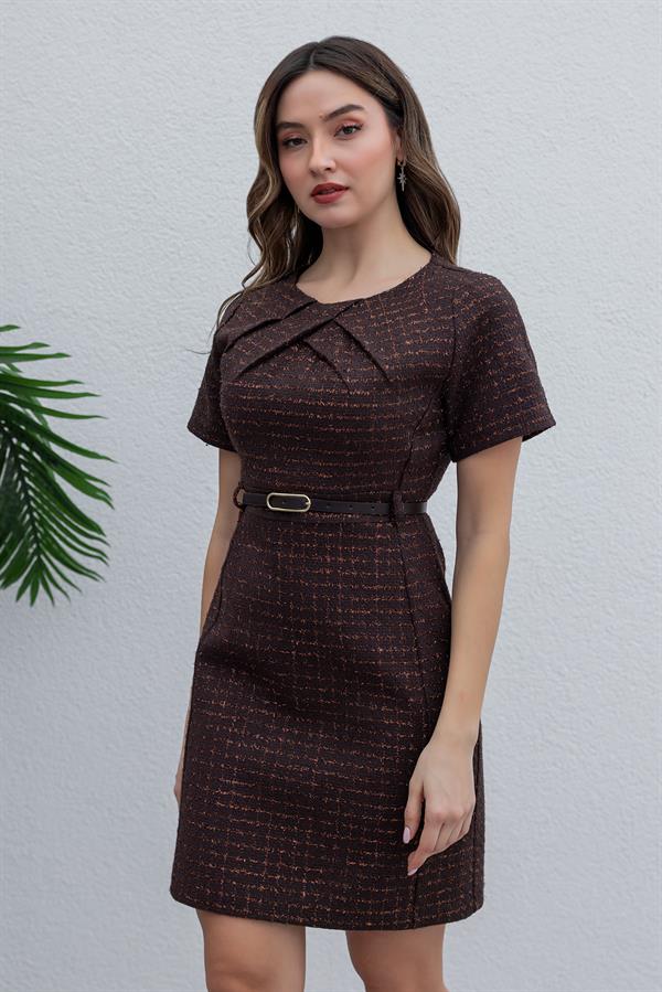 Yaka Pens Detay Tüvit Elbise - KAHVERENGİ