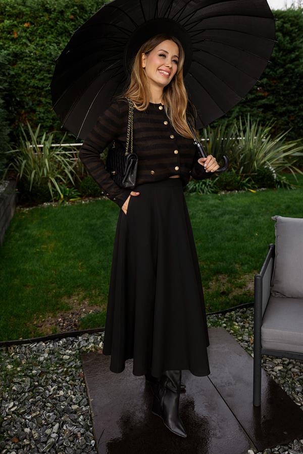 Yırtmaçlı Uzun Kloş Etek - SİYAH