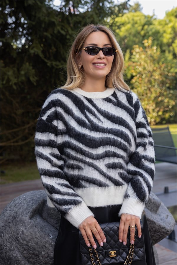 Zebra Desen Yumuşak Dokulu Kazak - EKRU-SİYAH