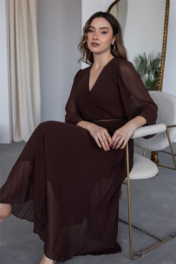 Zincir Kemerli Pileli Elbise - KAHVERENGİ