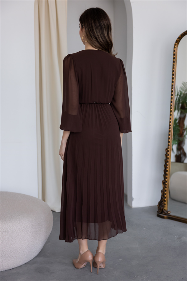 Zincir Kemerli Pileli Elbise - KAHVERENGİ