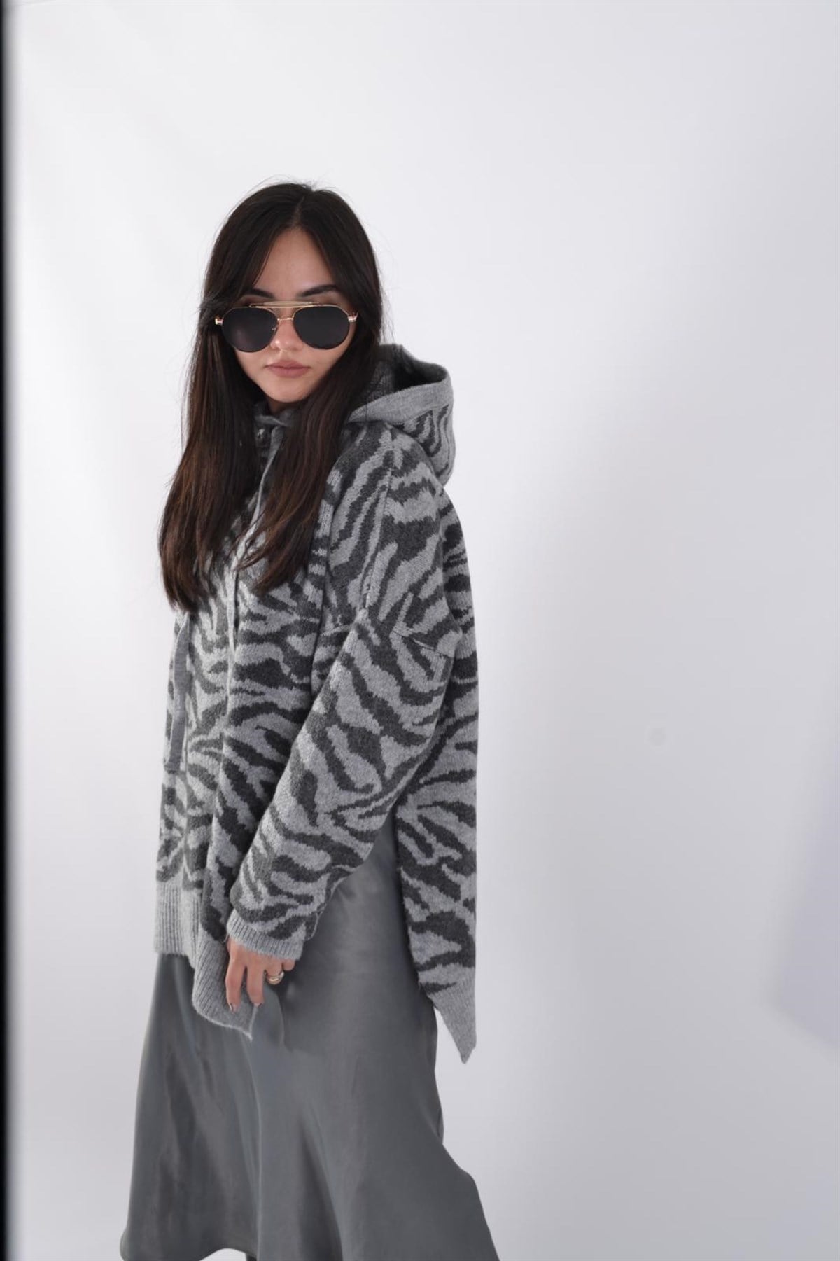 ZEBRA DESEN KAPÜŞONLU KAZAK