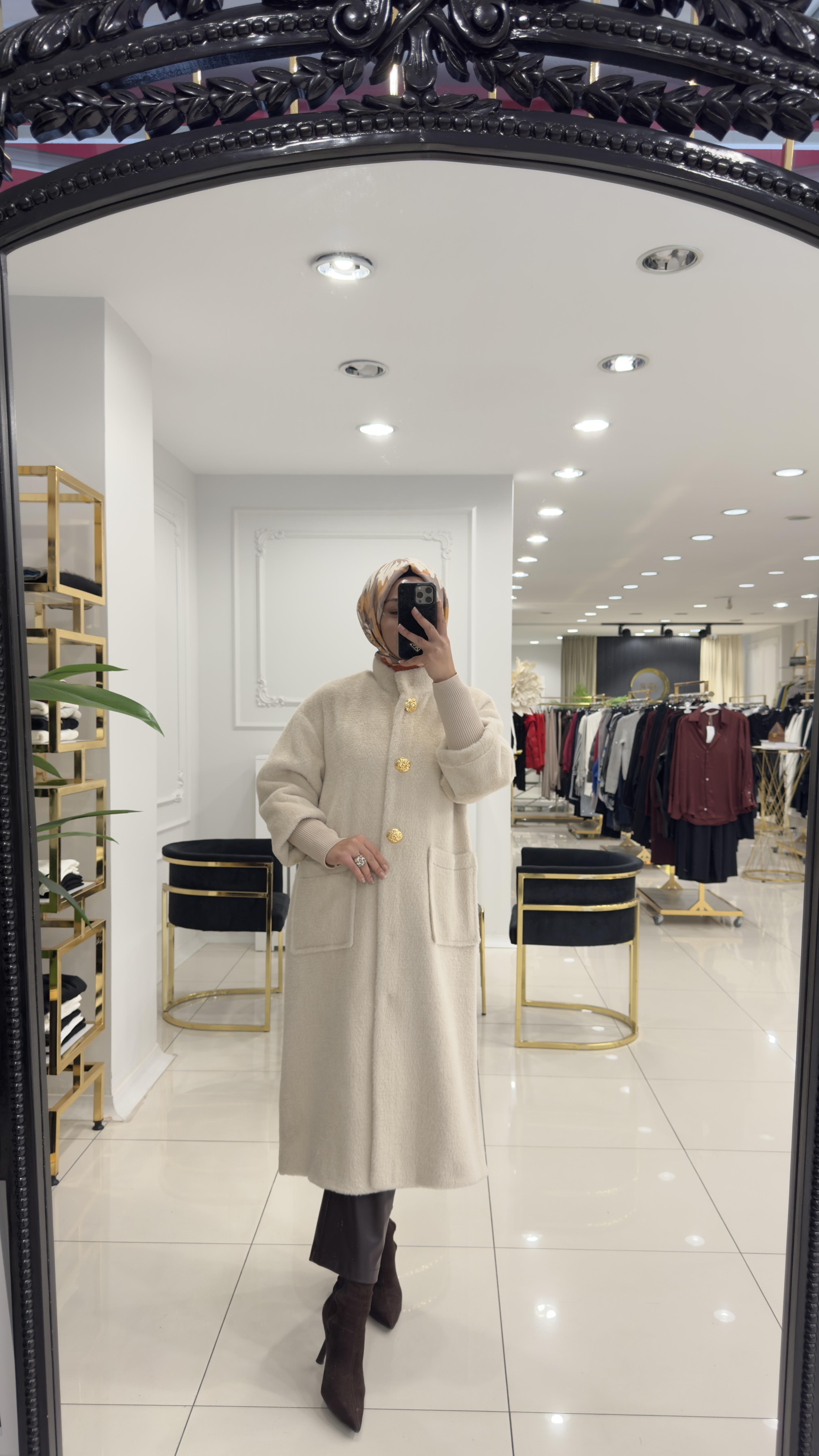 15231 Gold düğmeli angora kaban-BEJ