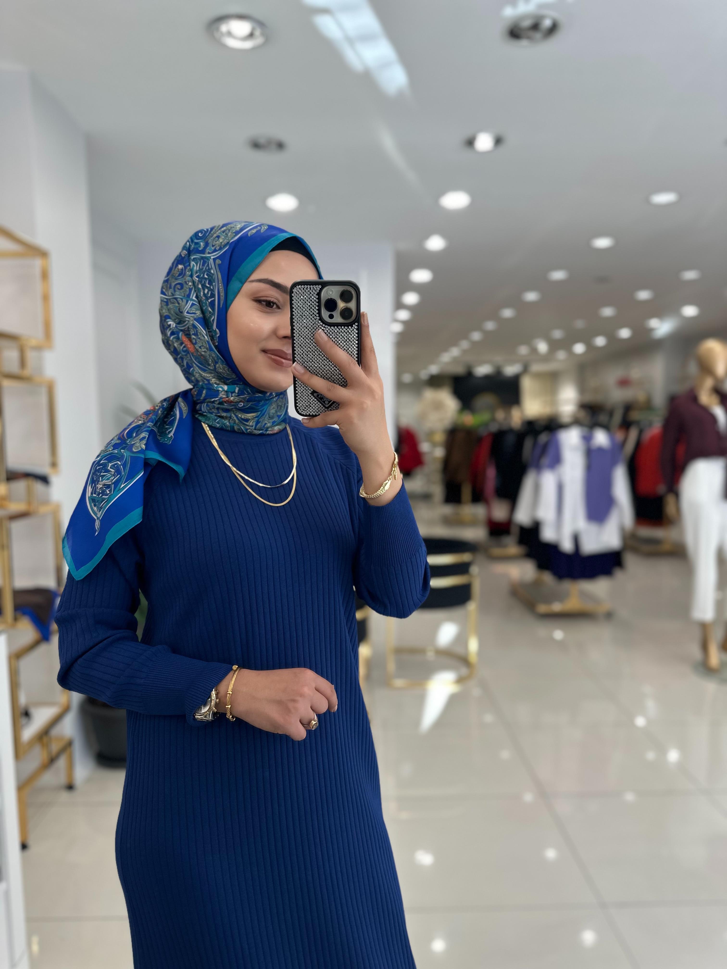 1403 İnce bloklu triko elbise