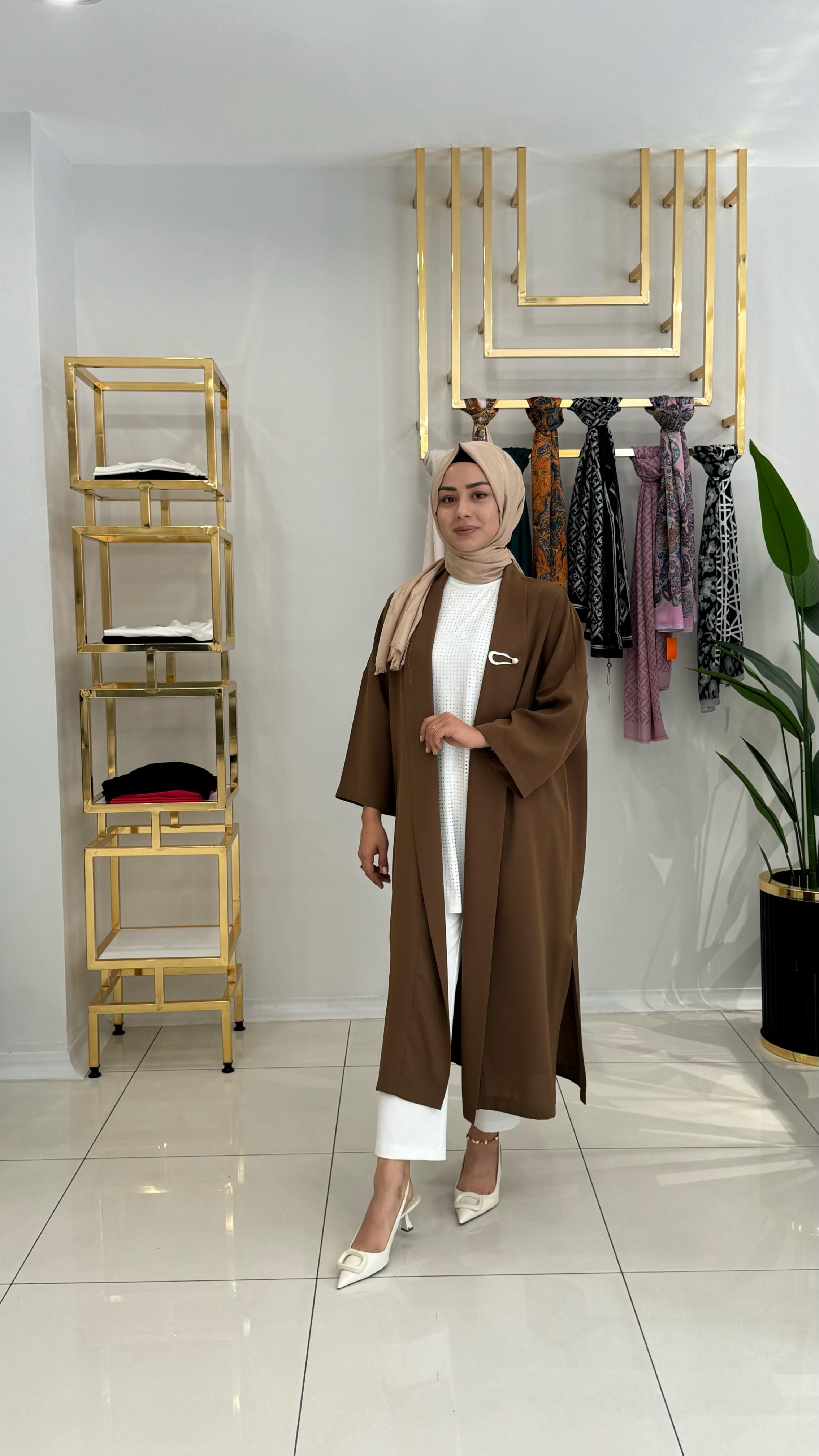 1979 İğne broşlu kap CAMEL