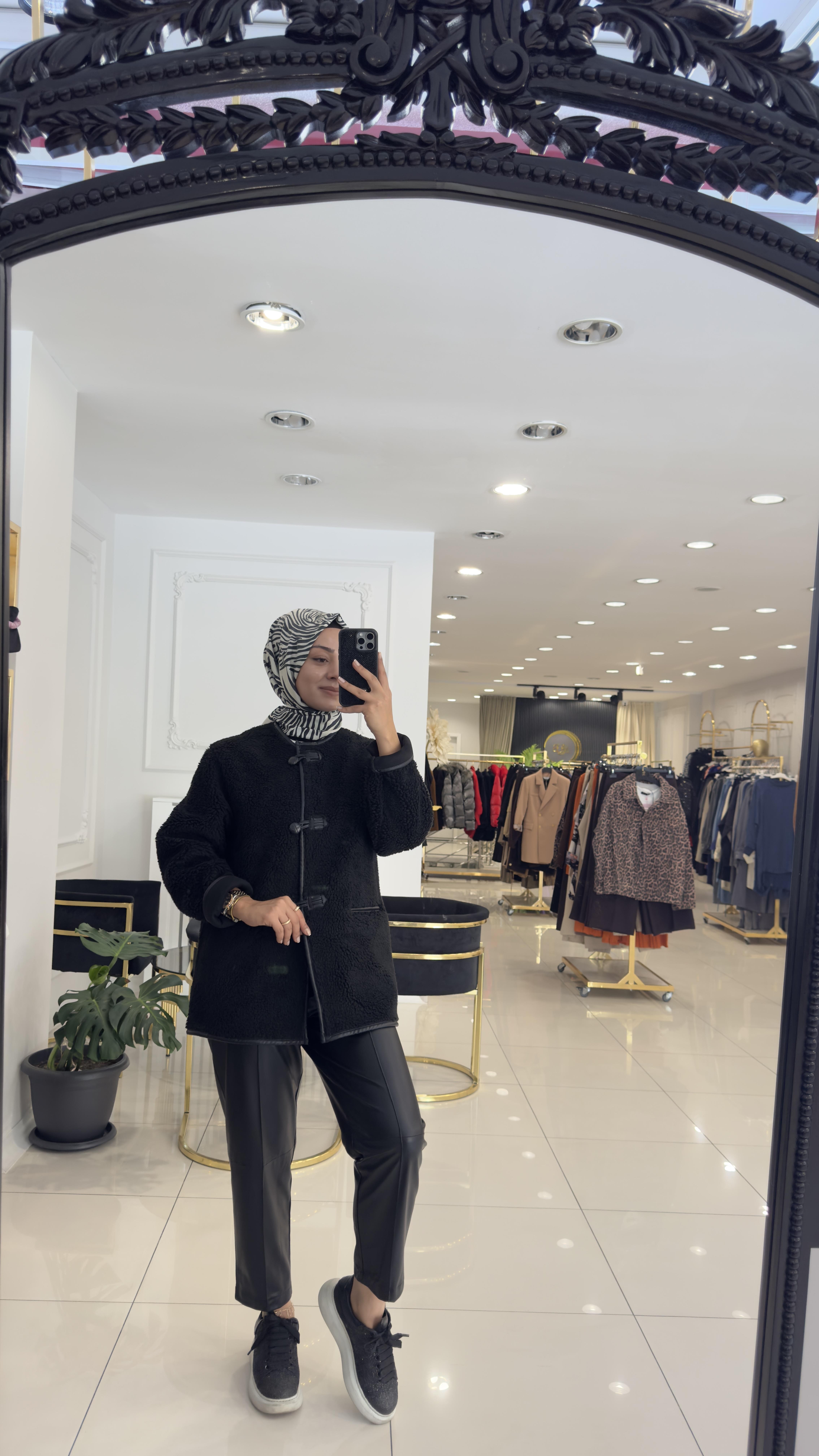 54445 Peluş düğmeli mont-SİYAH