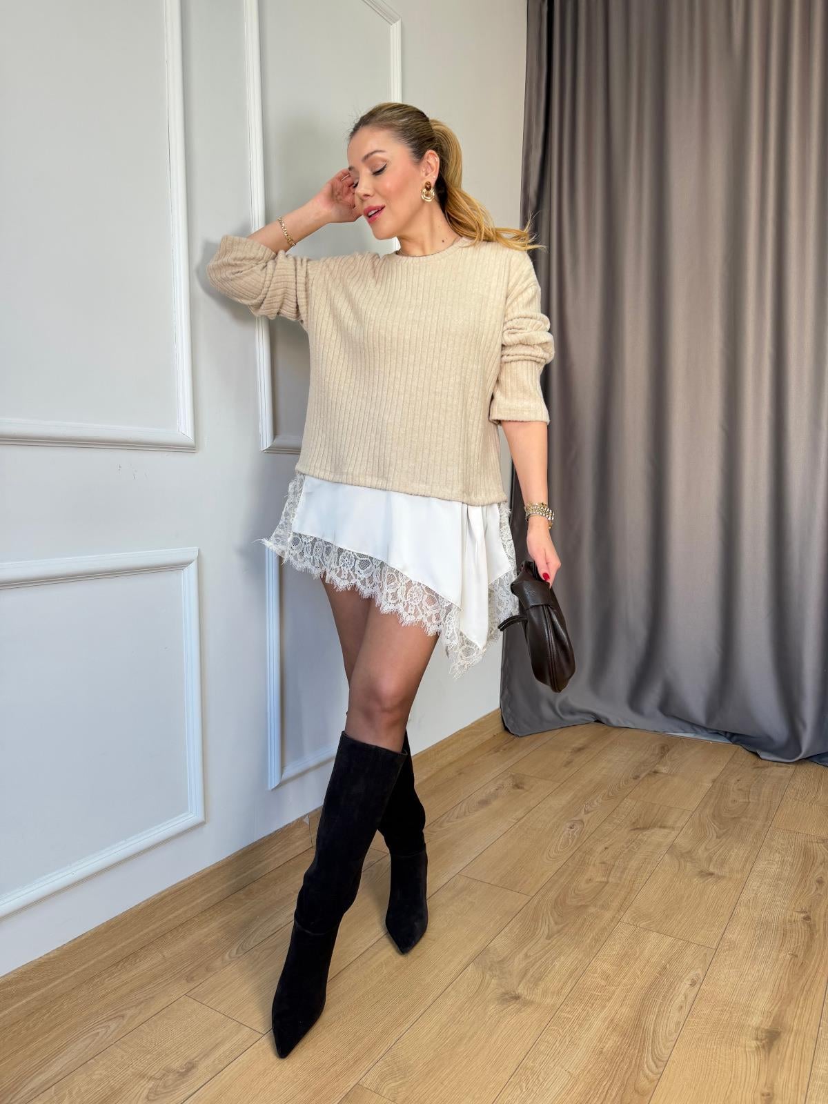 Bej Dantel Detaylı Saten Bluz 