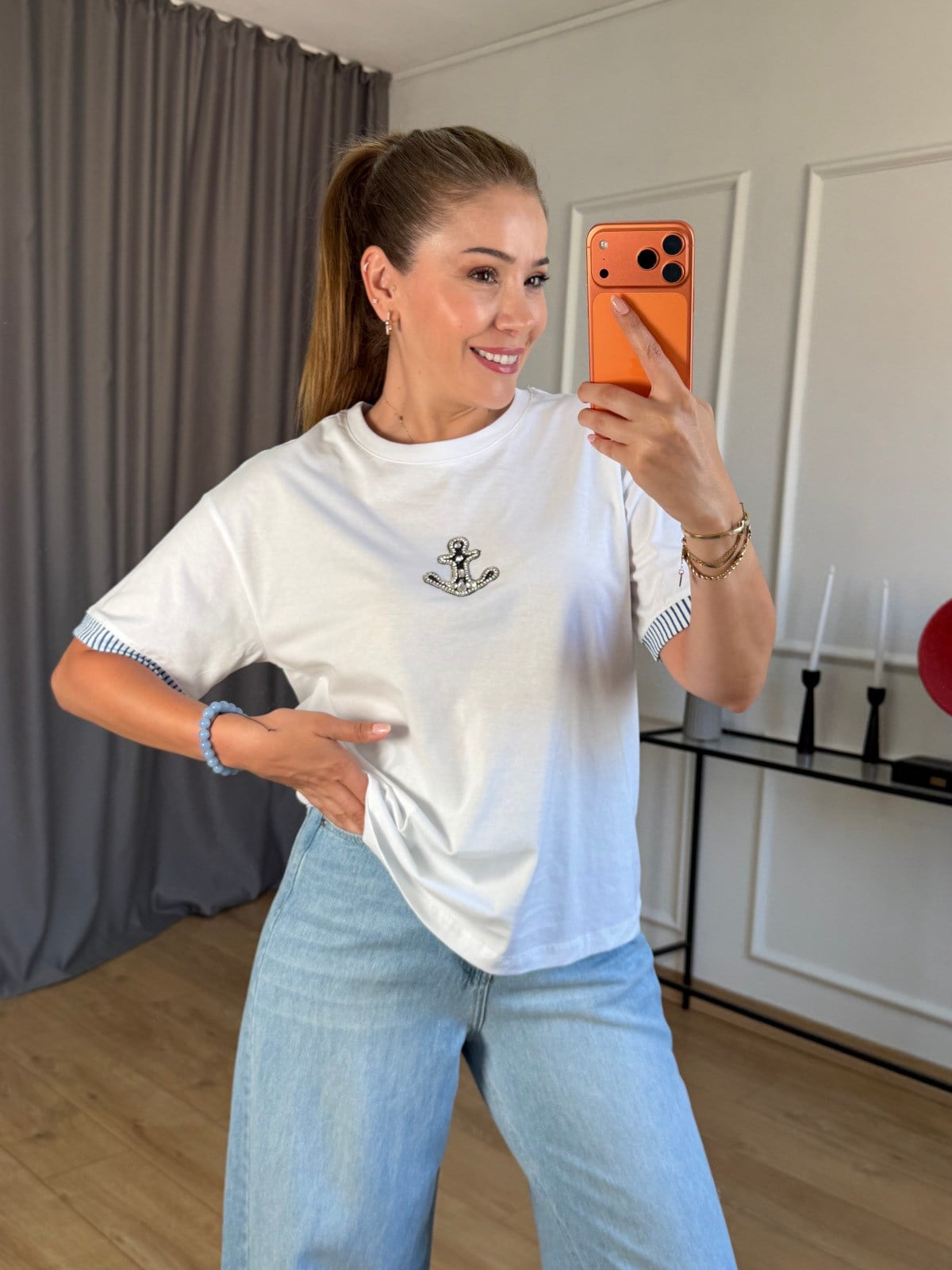 Beyaz Çapa İşlemeli Tshirt
