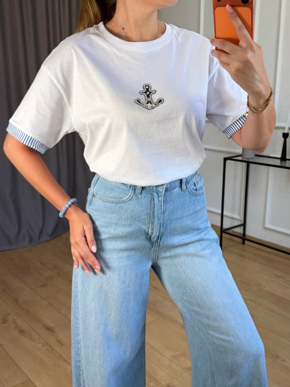 Beyaz Çapa İşlemeli Tshirt