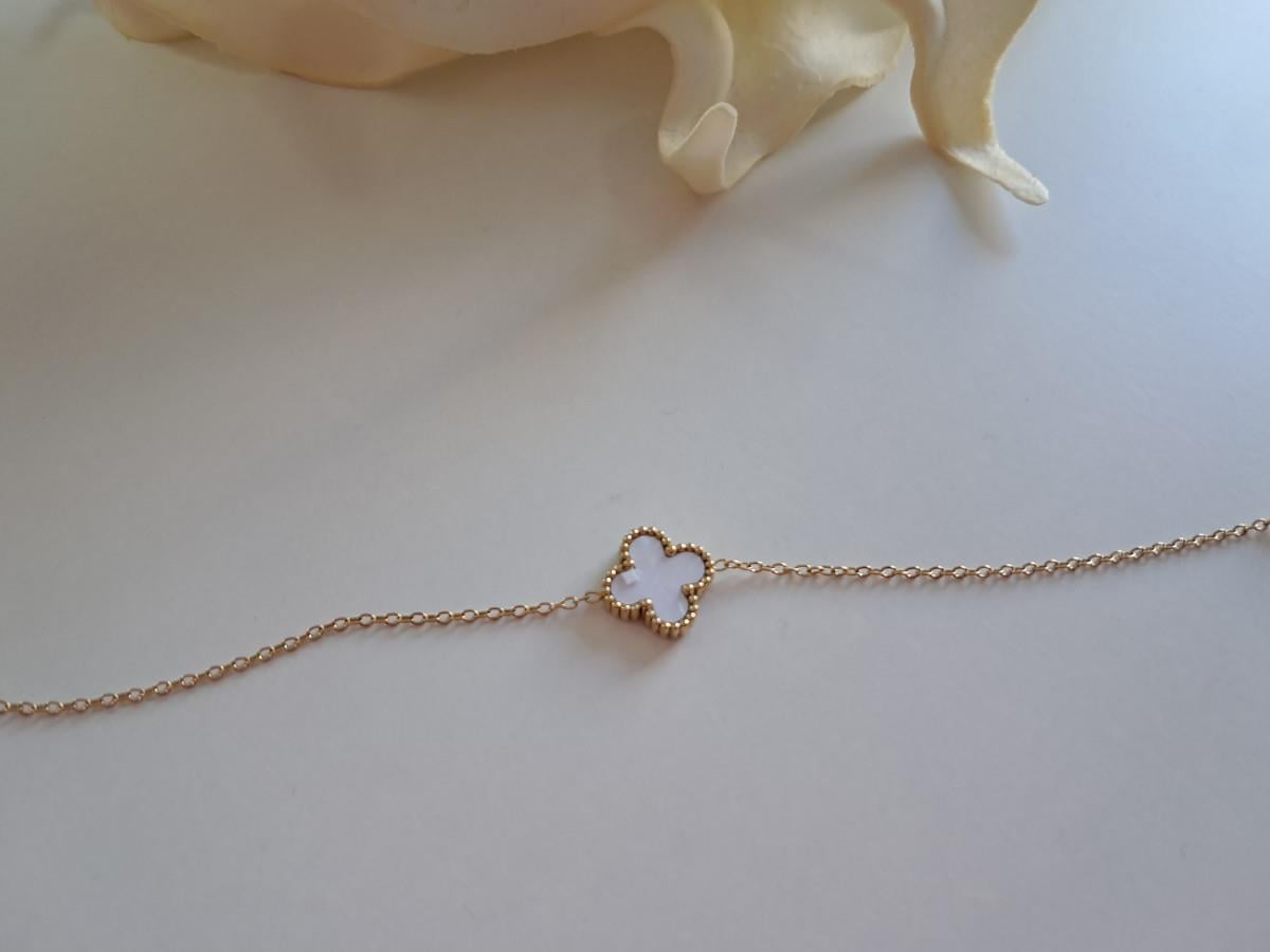 Beyaz Tekli Yonca Kolye