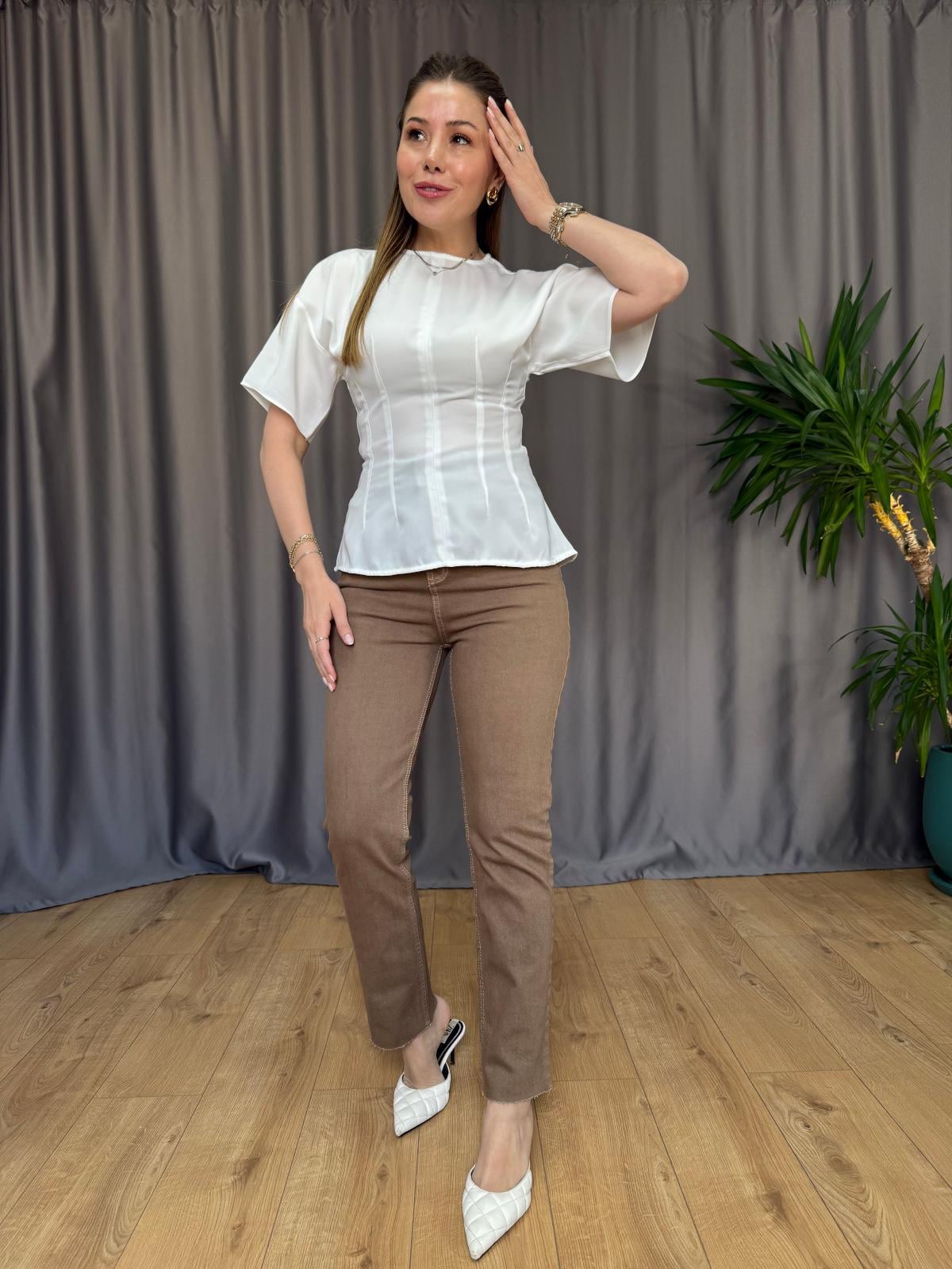 Ekru Arka Fermuarlı Bluz