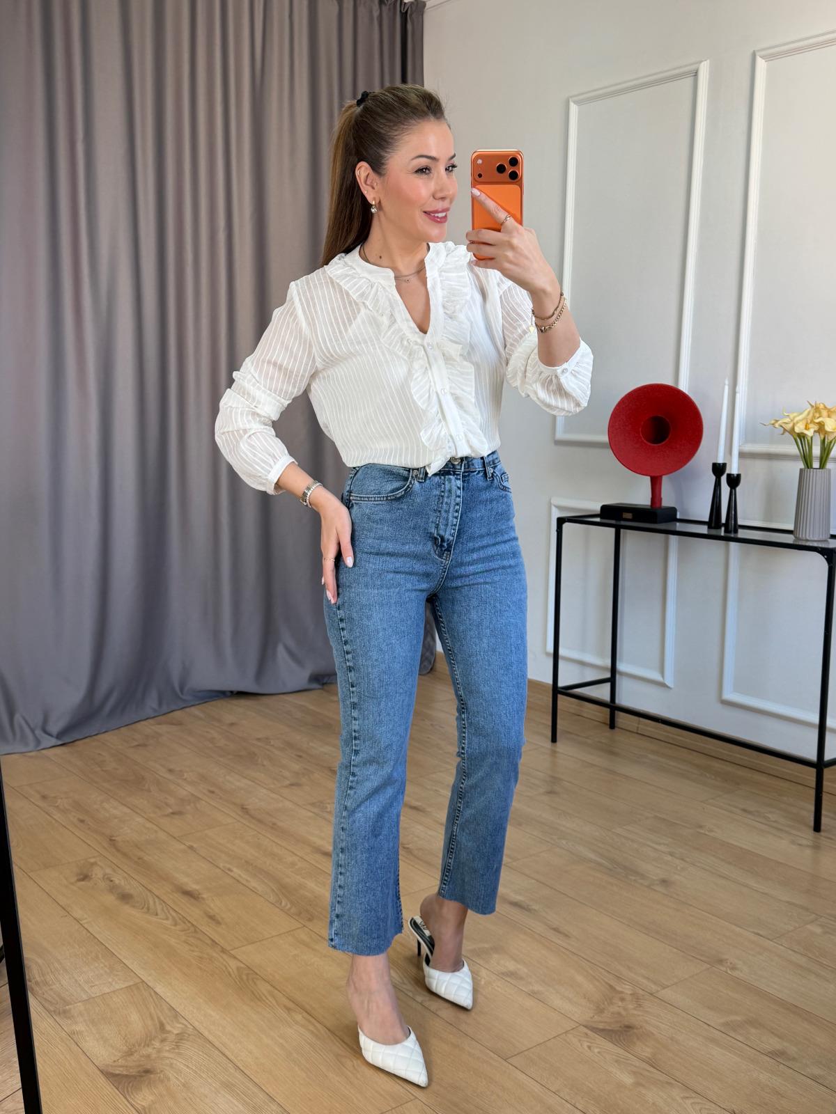Ekru Büstiyerli Fırfır Detay Gömlek
