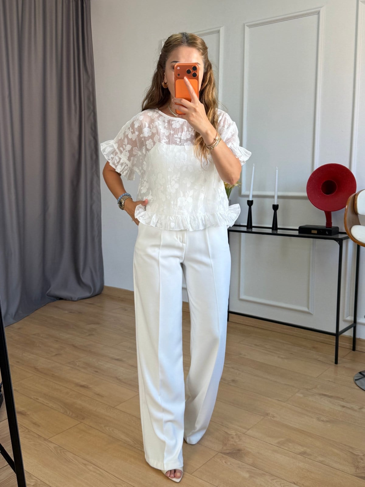 Ekru Fırfır Detay Çiçek Model Bluz