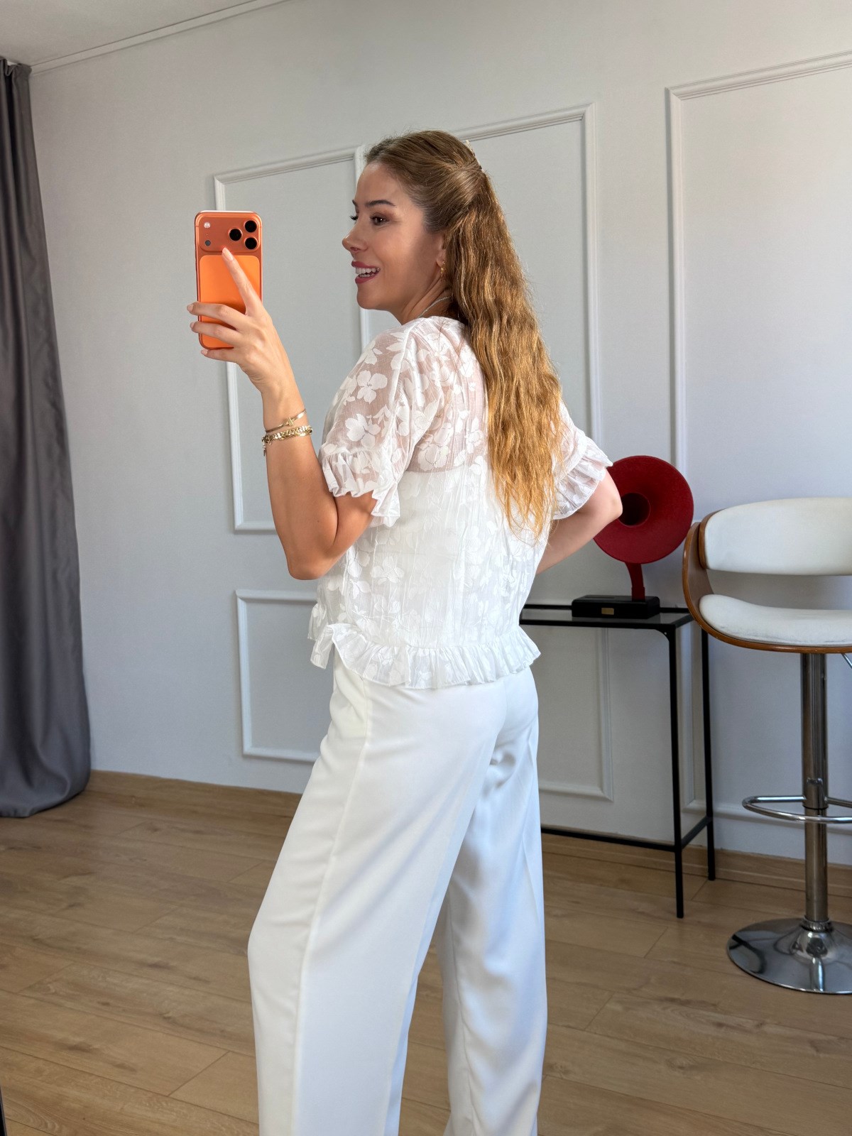 Ekru Fırfır Detay Çiçek Model Bluz
