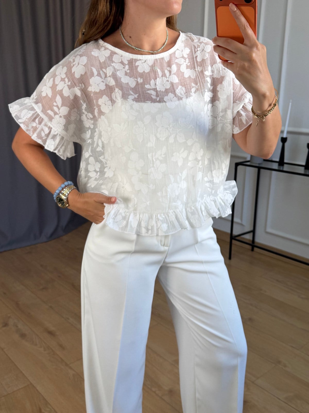 Ekru Fırfır Detay Çiçek Model Bluz