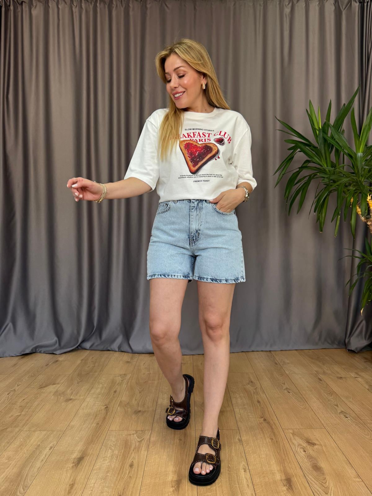 Ekru Kalp Detaylı Tshirt