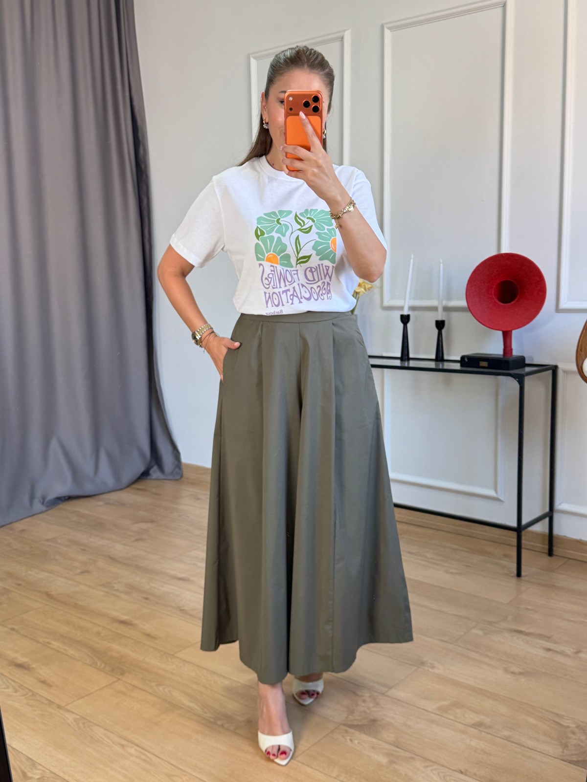 Ekru Ön Çiçek Baskılı Tshirt