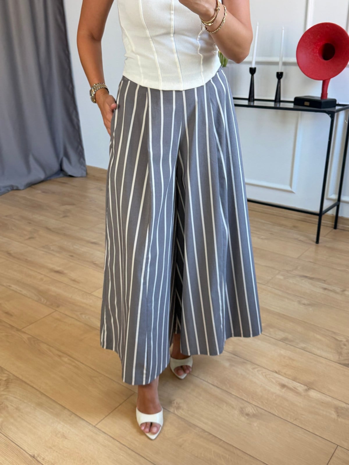 Gri Çizgili Pileli Beli Lastikli Pantolon