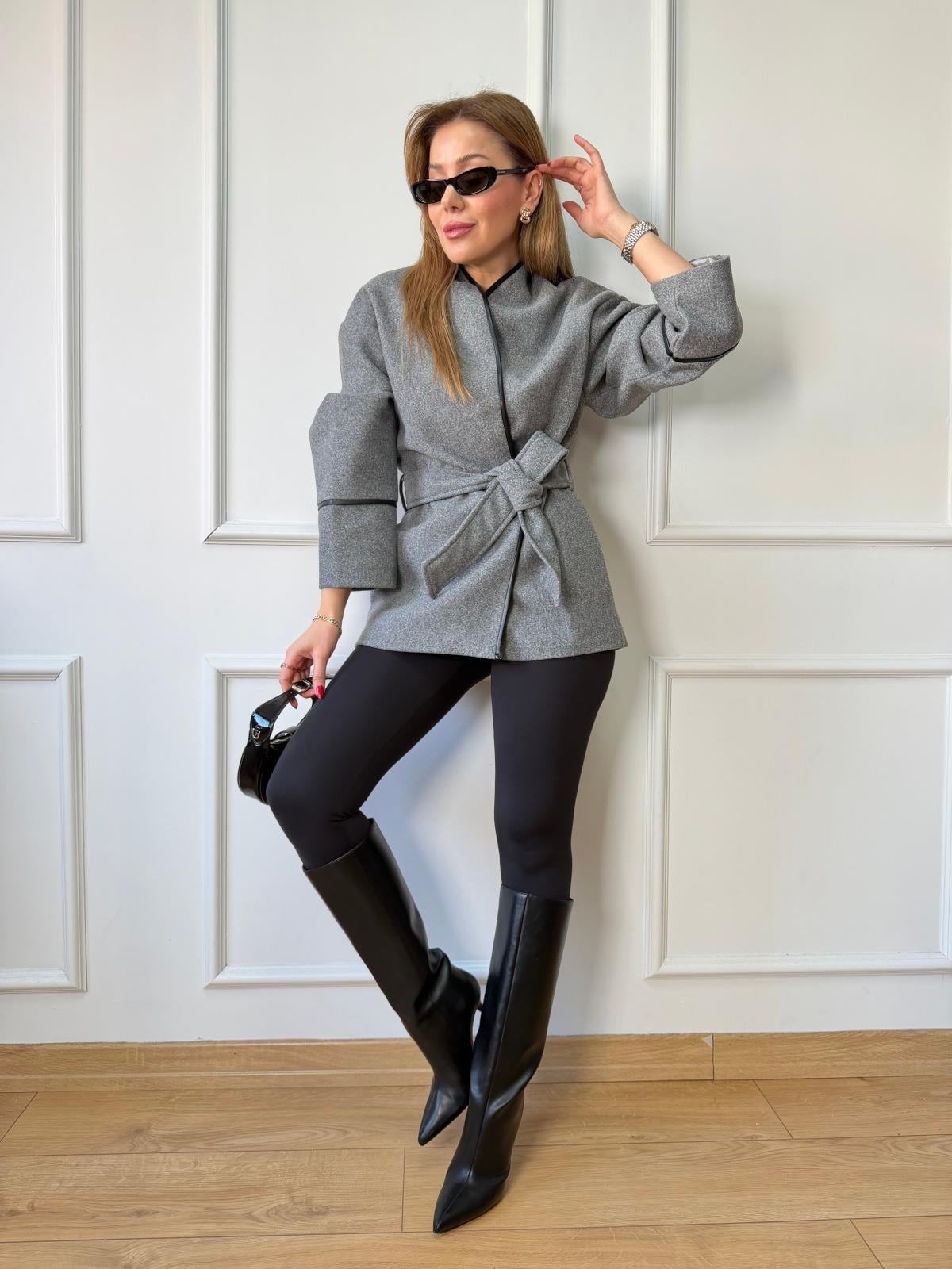 Gri Deri Detaylı Kaşe Ceket